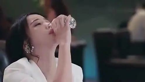 《愤怒的她》：一场主妇的复仇风暴，撕开婚姻的虚伪面纱！